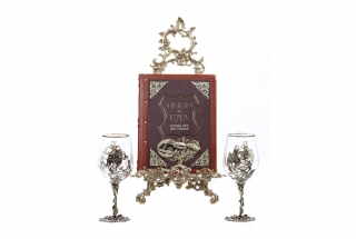 Книга "Вино и еда краткий курс для гурманов" в наборе с винными бокалами "Цветок"